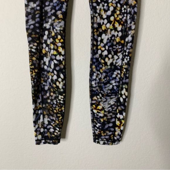 Lululemon womens black speed up tight 28” full on luxtreme metropolis glow multi - Picture 2 of 9